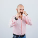 Homme présentant une calvitie