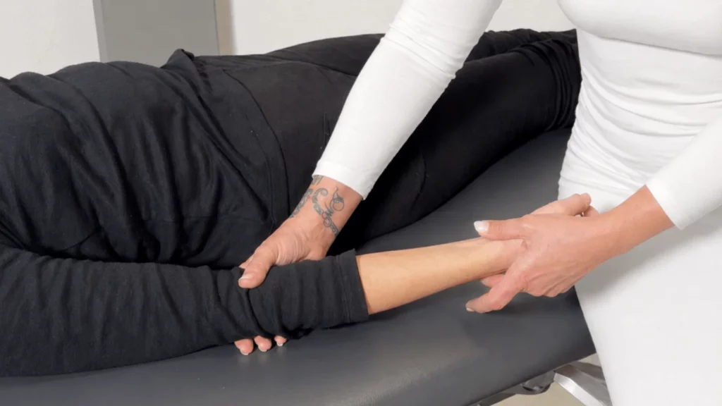 Muscle Energy Bassin Rachis Membres – technique de thérapie manuelle sur le membre inférieur en cabinet