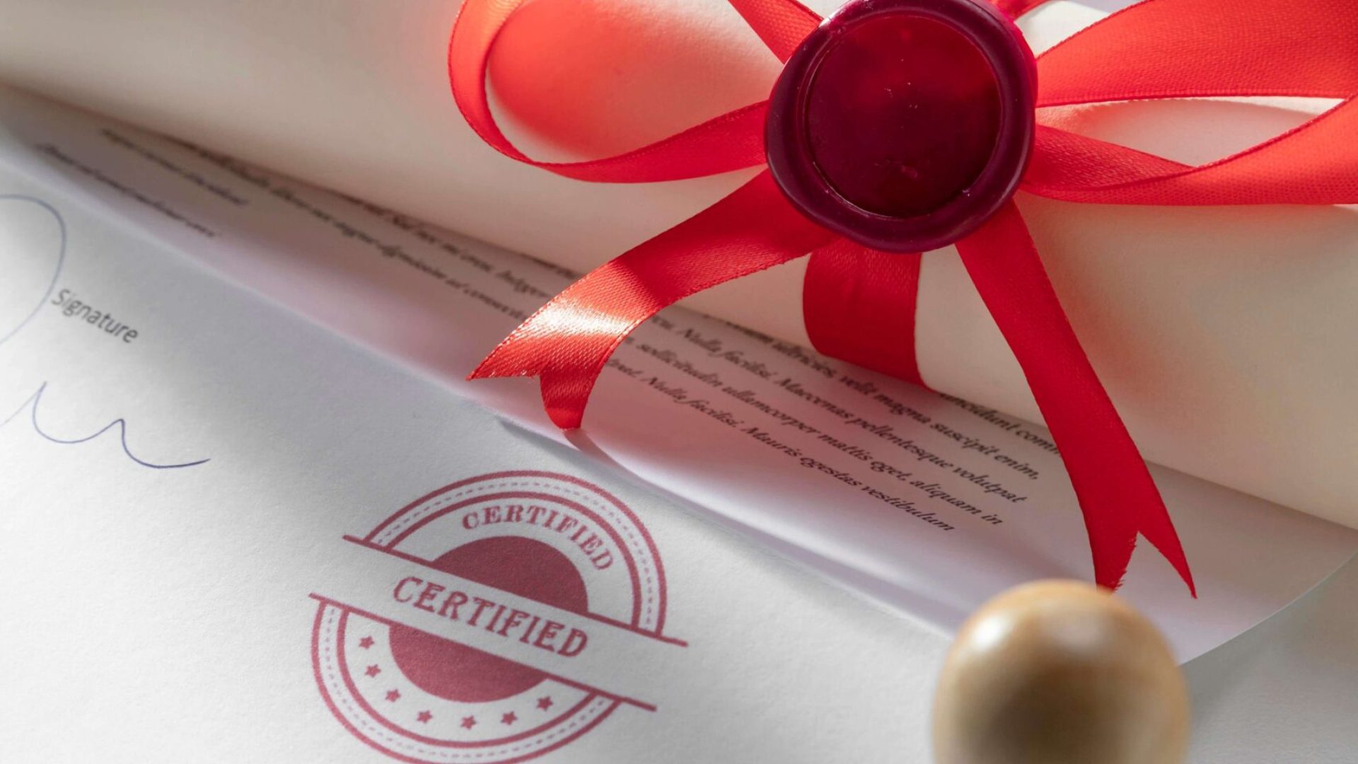 Icône de chapeau de diplômé américain brun pour la certification de Praticien en Thérapie Cranio-Sacrée.